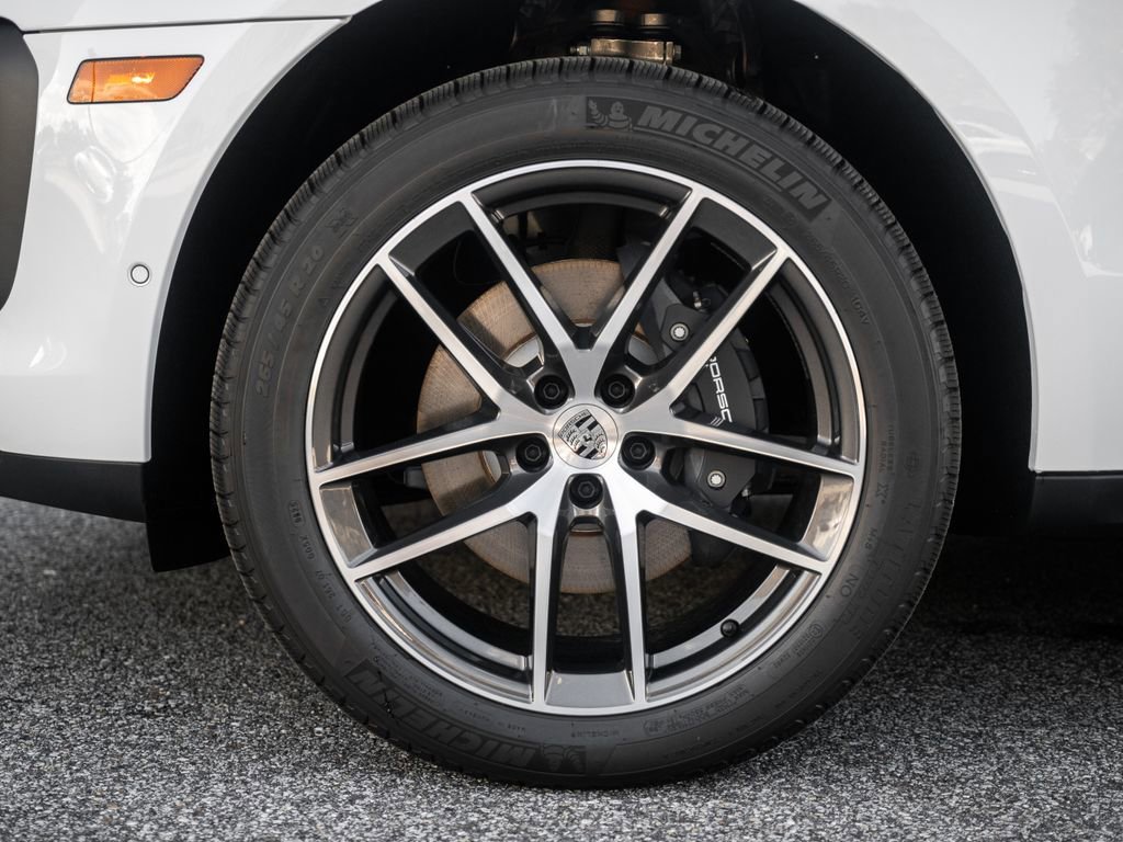 Certified 2025 Porsche Macan image 47