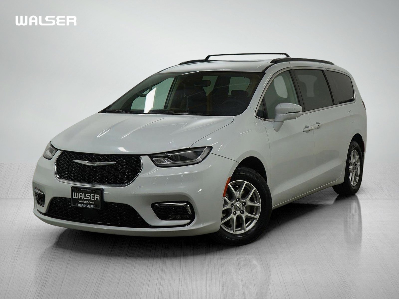 Used 2022 Chrysler Pacifica Touring-L w/ Uconnect Theater Family Group