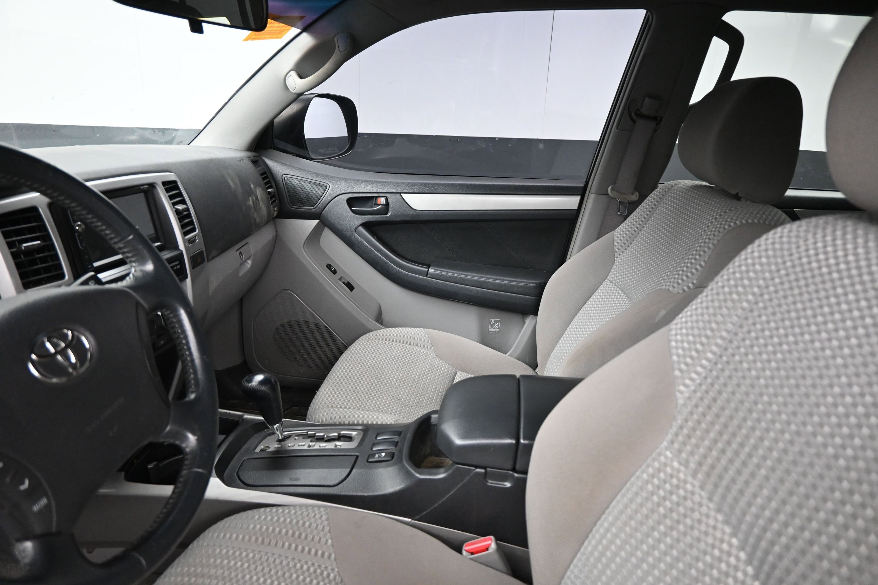 Used 2007 Toyota 4Runner SR5 AWD/4WD image 13