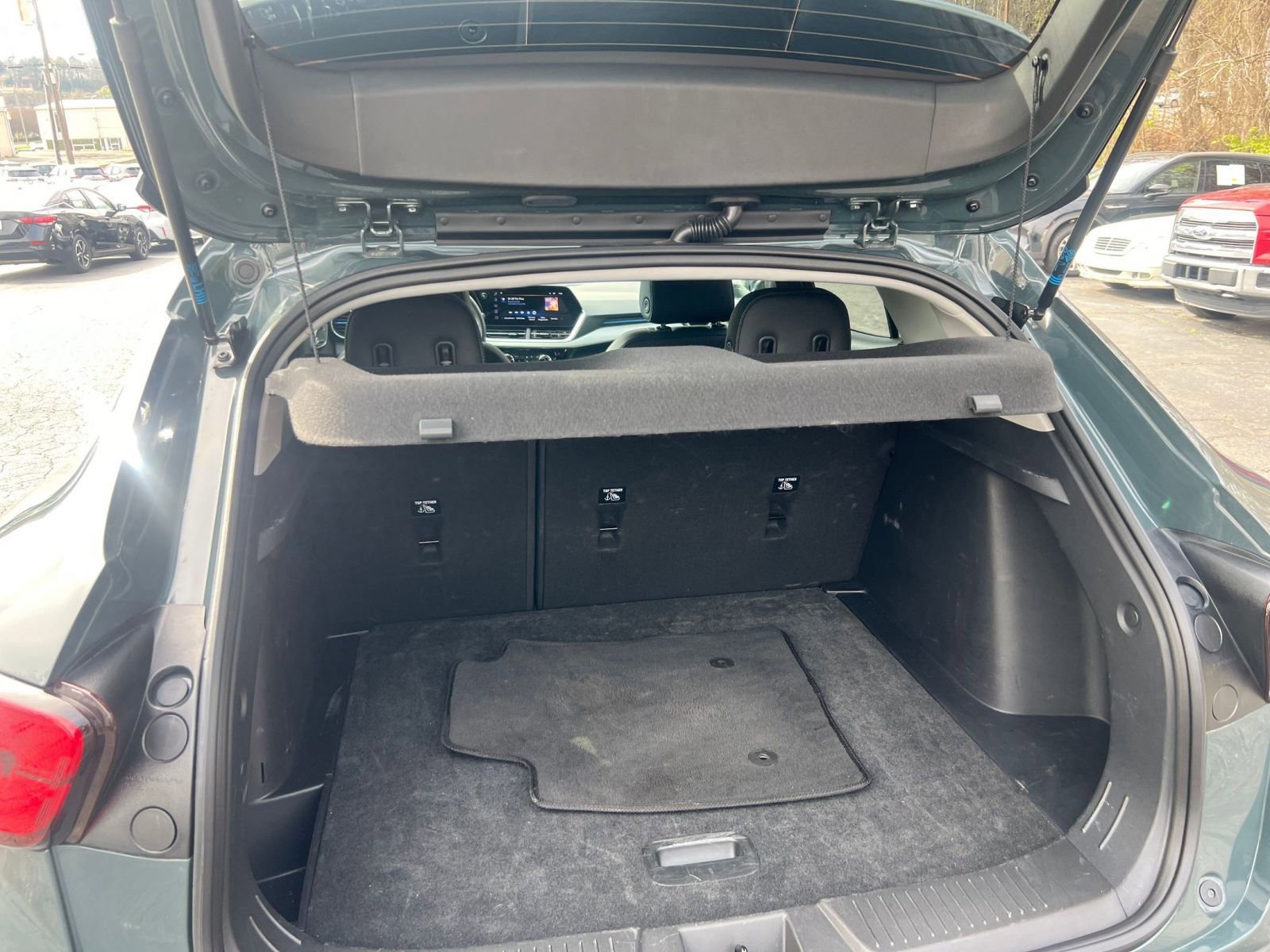 Used 2025 Chevrolet Trax LT w/ LT Convenience Package FWD image 25