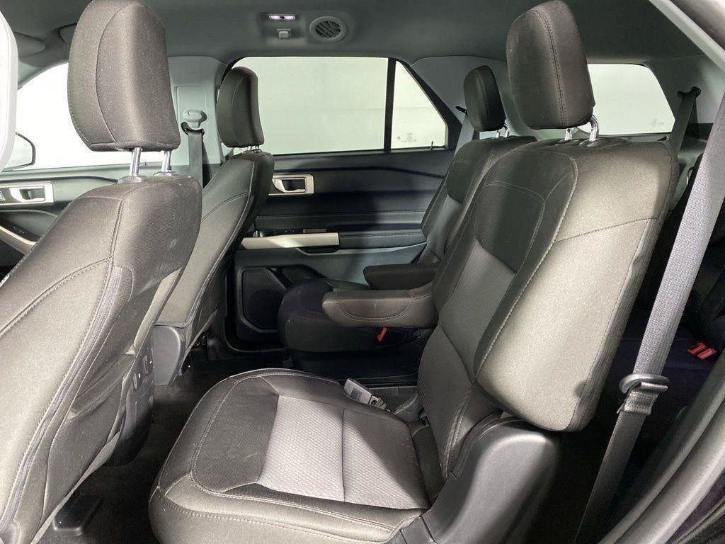 Used 2023 Ford Explorer XLT AWD/4WD image 37