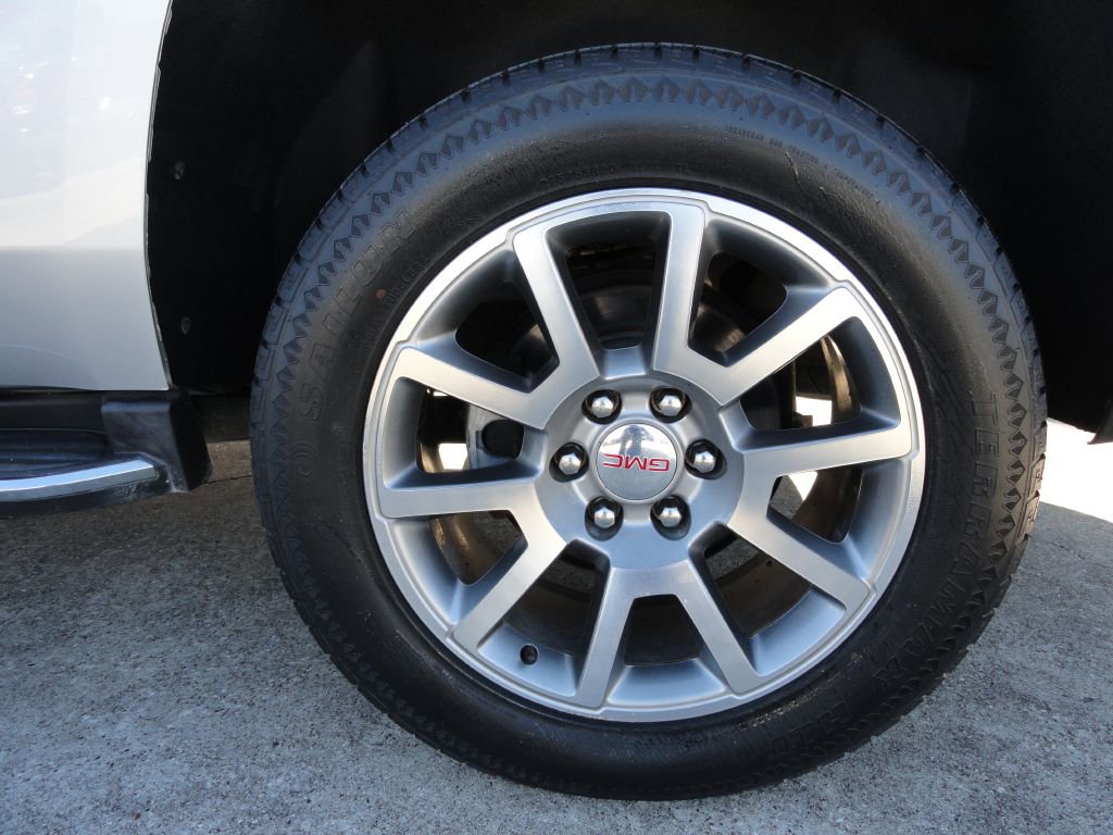 Used 2018 GMC Yukon Denali image 39