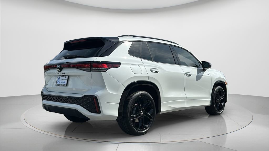 New 2026 Volkswagen Tiguan SE R-Line image 4