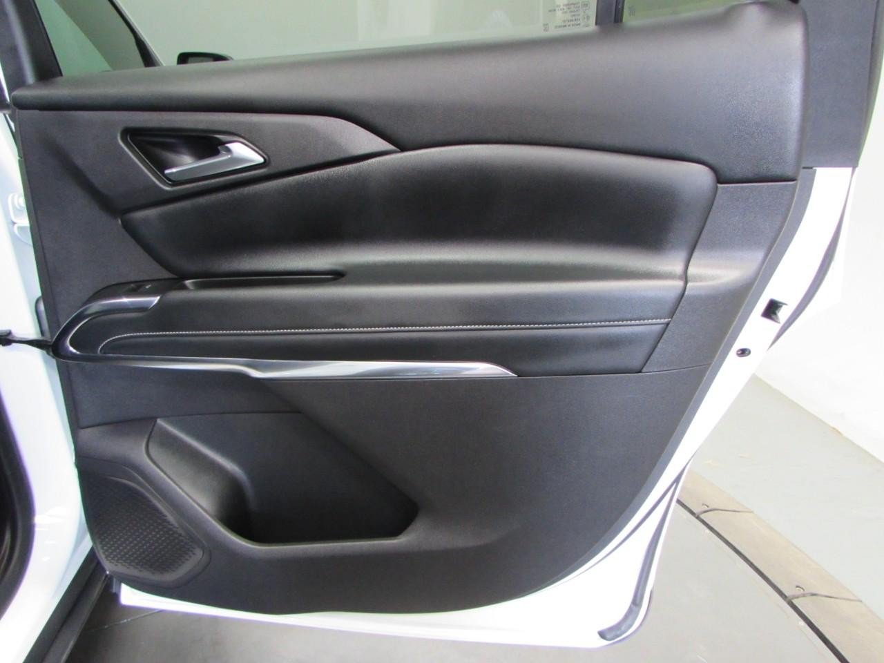 Used 2025 Chevrolet Traverse LT AWD/4WD image 19