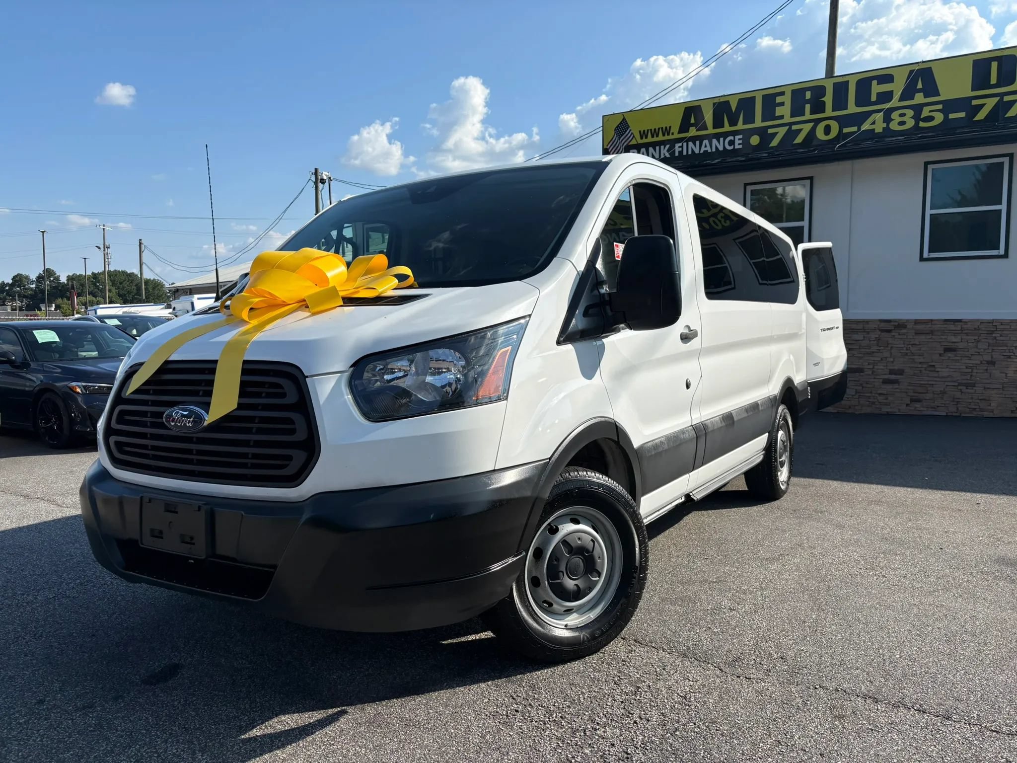 Used 2018 Ford Transit 150 XL RWD image 2
