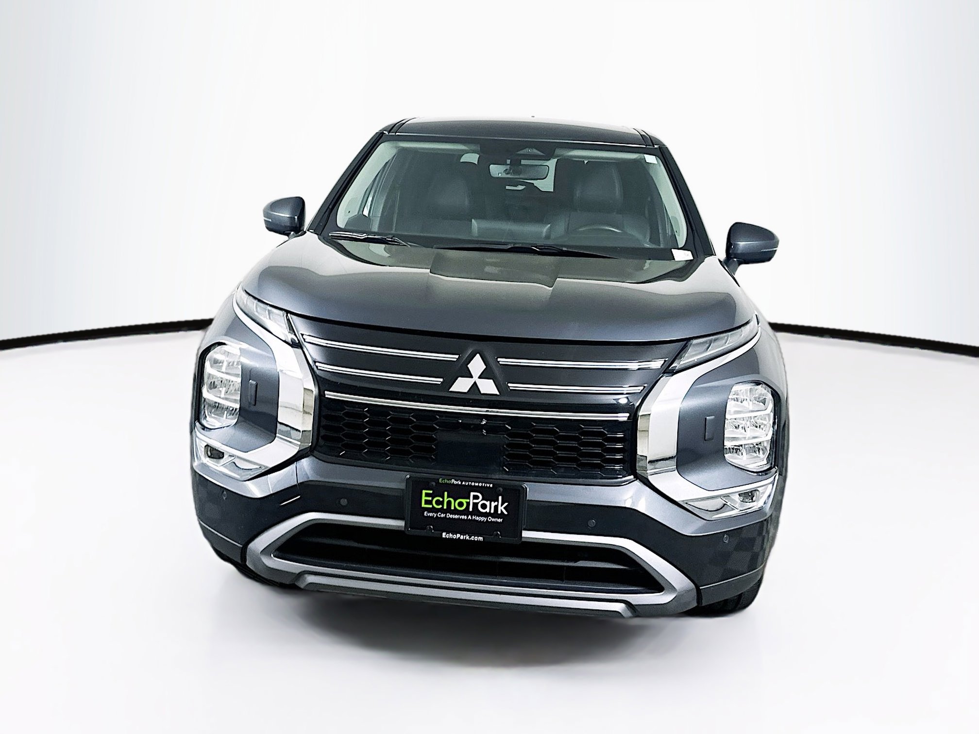 Used 2025 Mitsubishi Outlander SE image 2