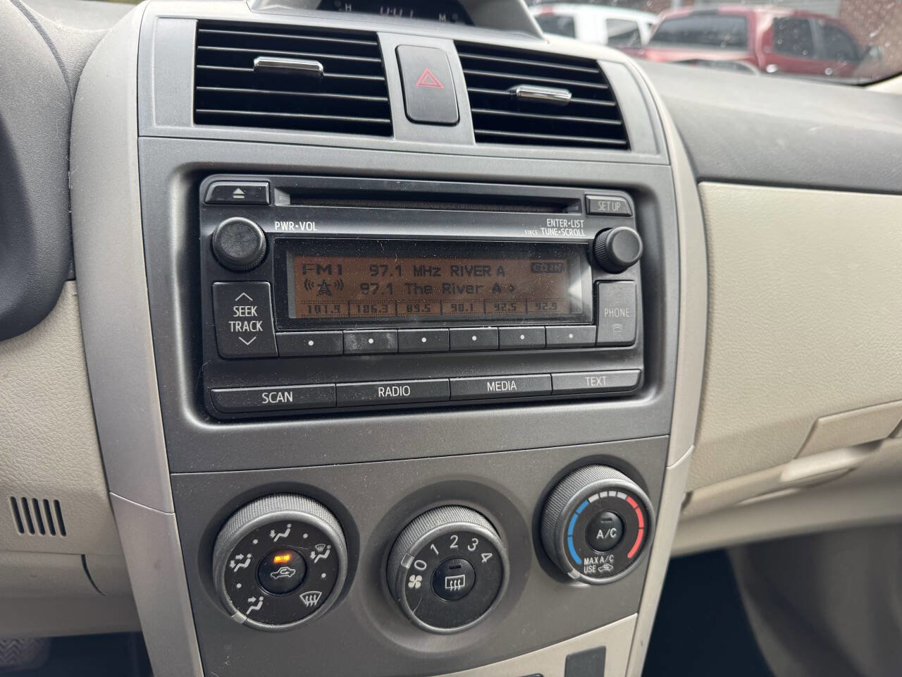 Used 2012 Toyota Corolla LE image 12