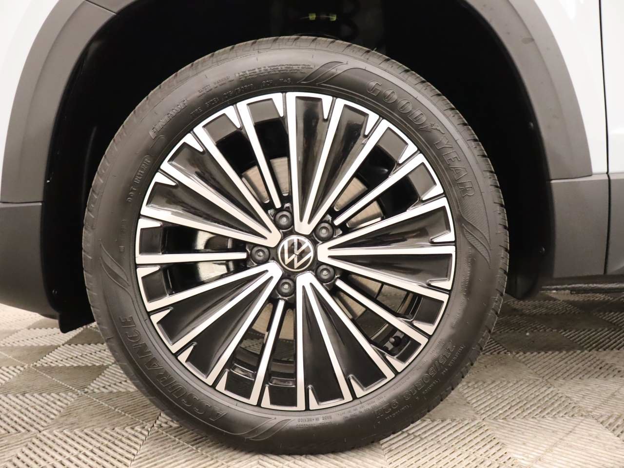 New 2026 Volkswagen Taos SE FWD image 6