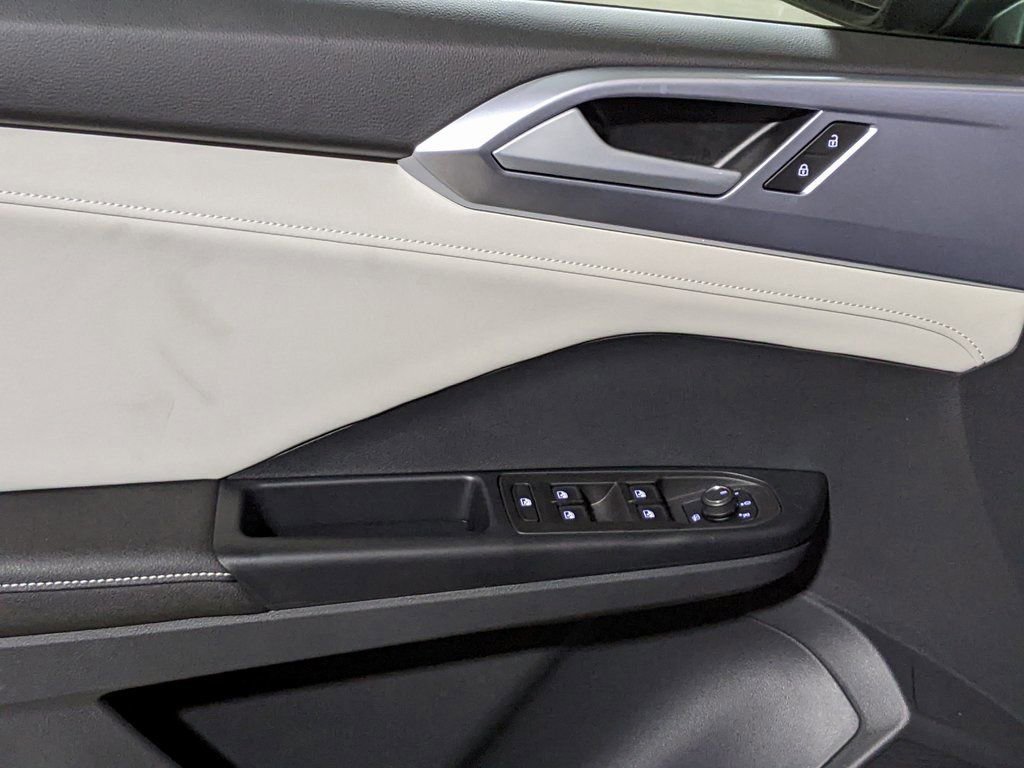 New 2025 Volkswagen Taos SE image 10