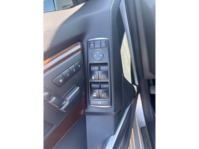 Used 2011 Mercedes-Benz GLK 350 4MATIC image 78