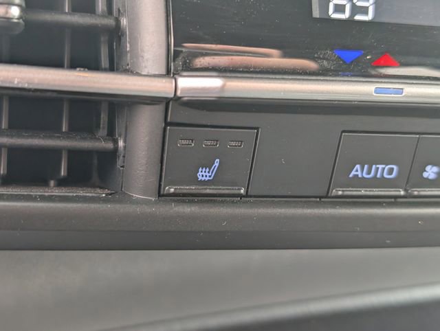 Used 2022 Toyota Sienna XSE image 21