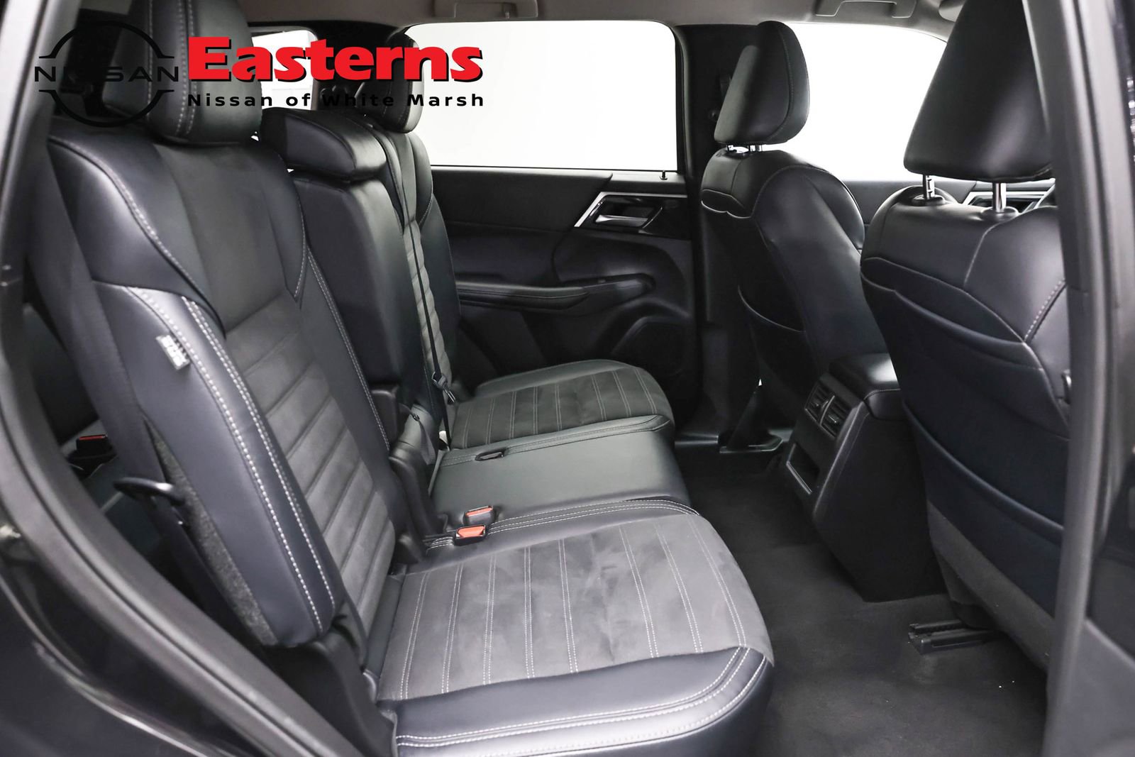 Used 2024 Mitsubishi Outlander AWD image 22
