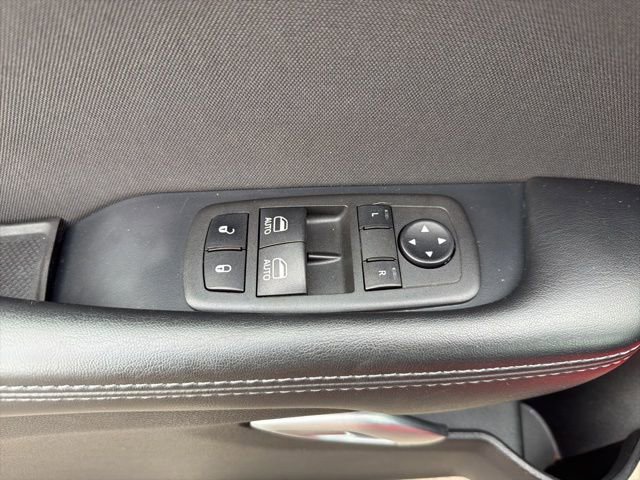 Used 2022 Dodge Challenger SXT image 11