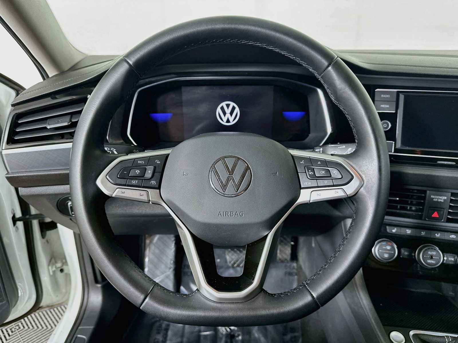 Used 2023 Volkswagen Jetta SE FWD image 11