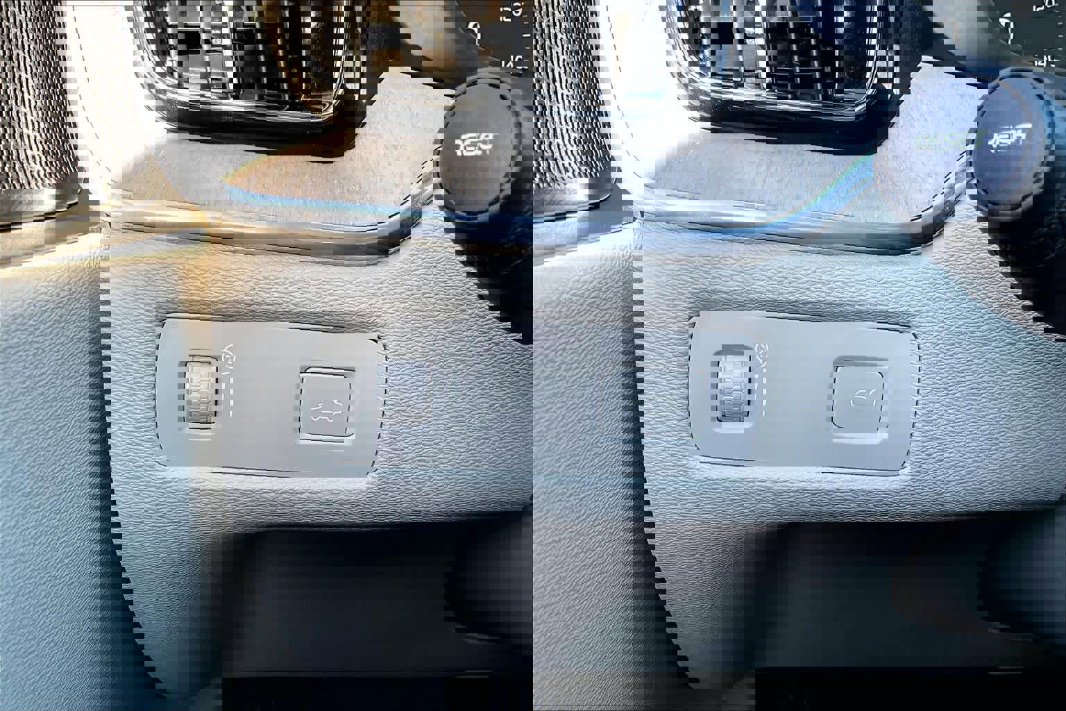 Used 2020 Volvo XC60 T5 Inscription w/ Protection Package Premier image 35