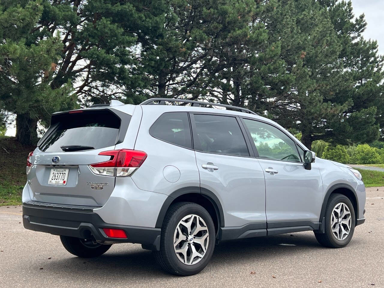 Used 2023 Subaru Forester Premium image 3