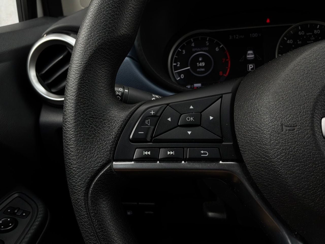 Used 2025 Nissan Versa SV FWD image 29
