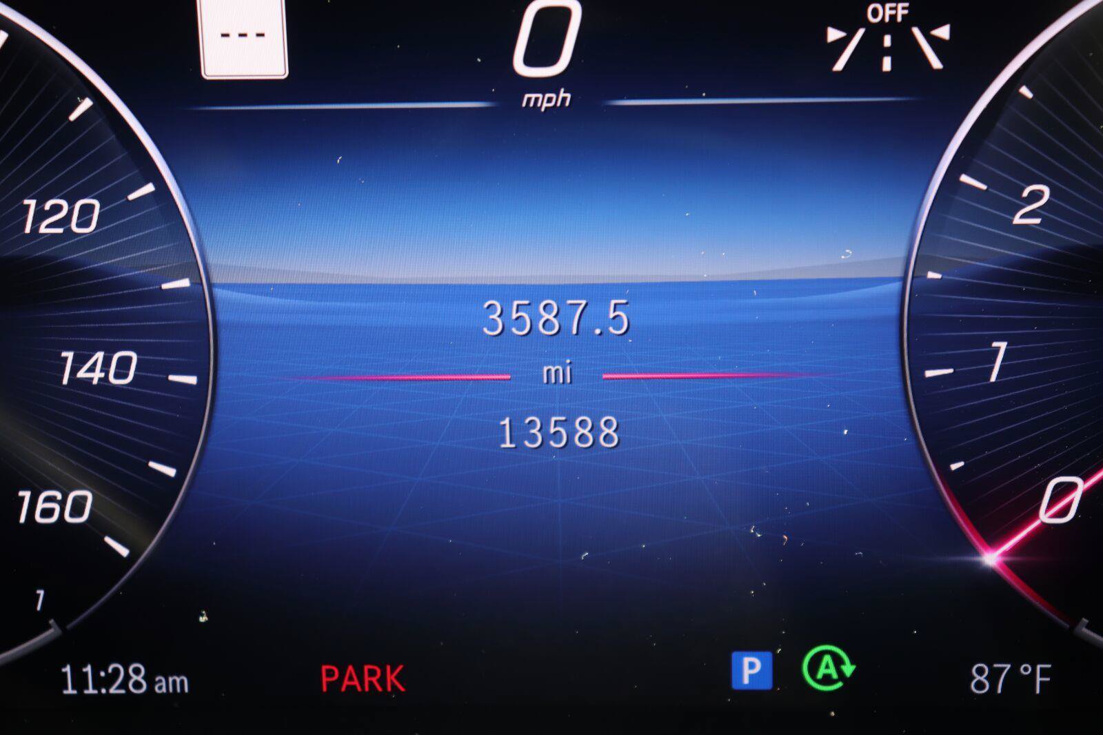 Used 2024 Mercedes-Benz GLC 300 4MATIC image 10