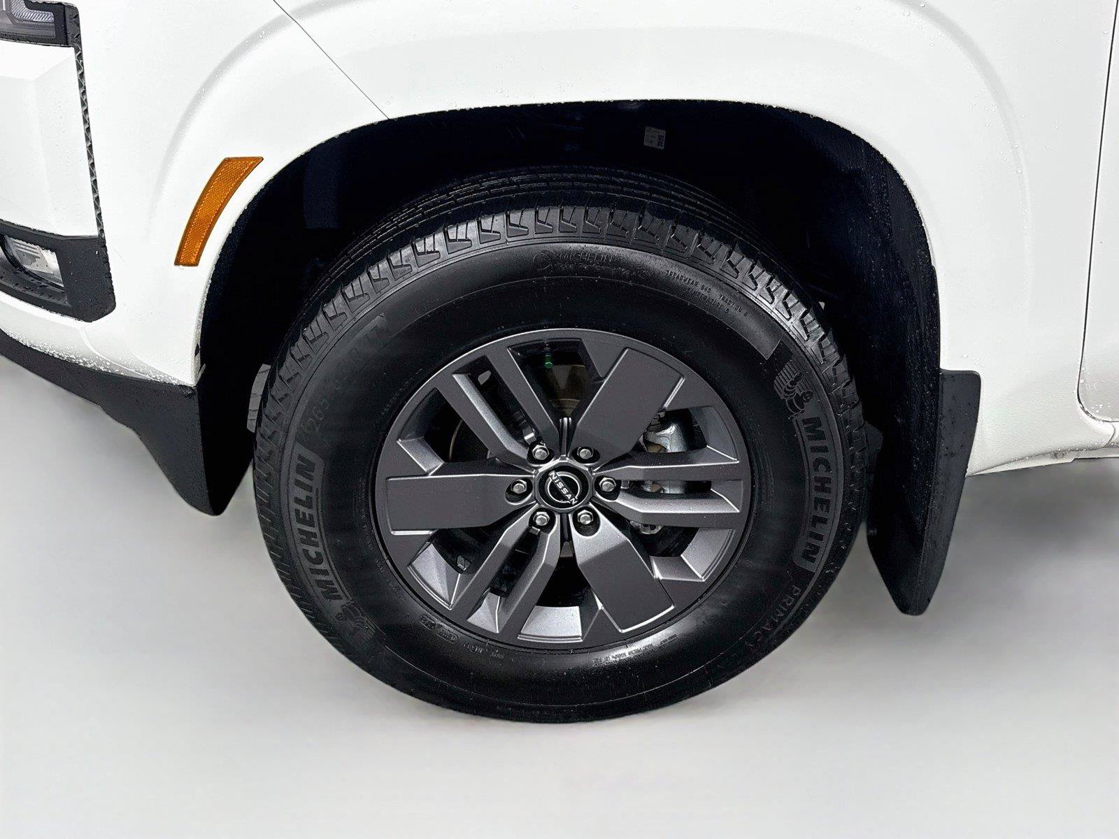 Used 2025 Nissan Frontier SV w/ SV Convenience Package RWD image 40