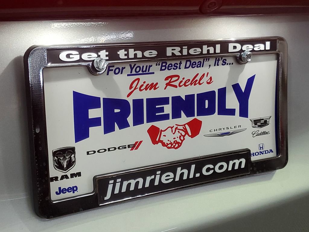 Used 2024 Chrysler Pacifica Touring-L image 9