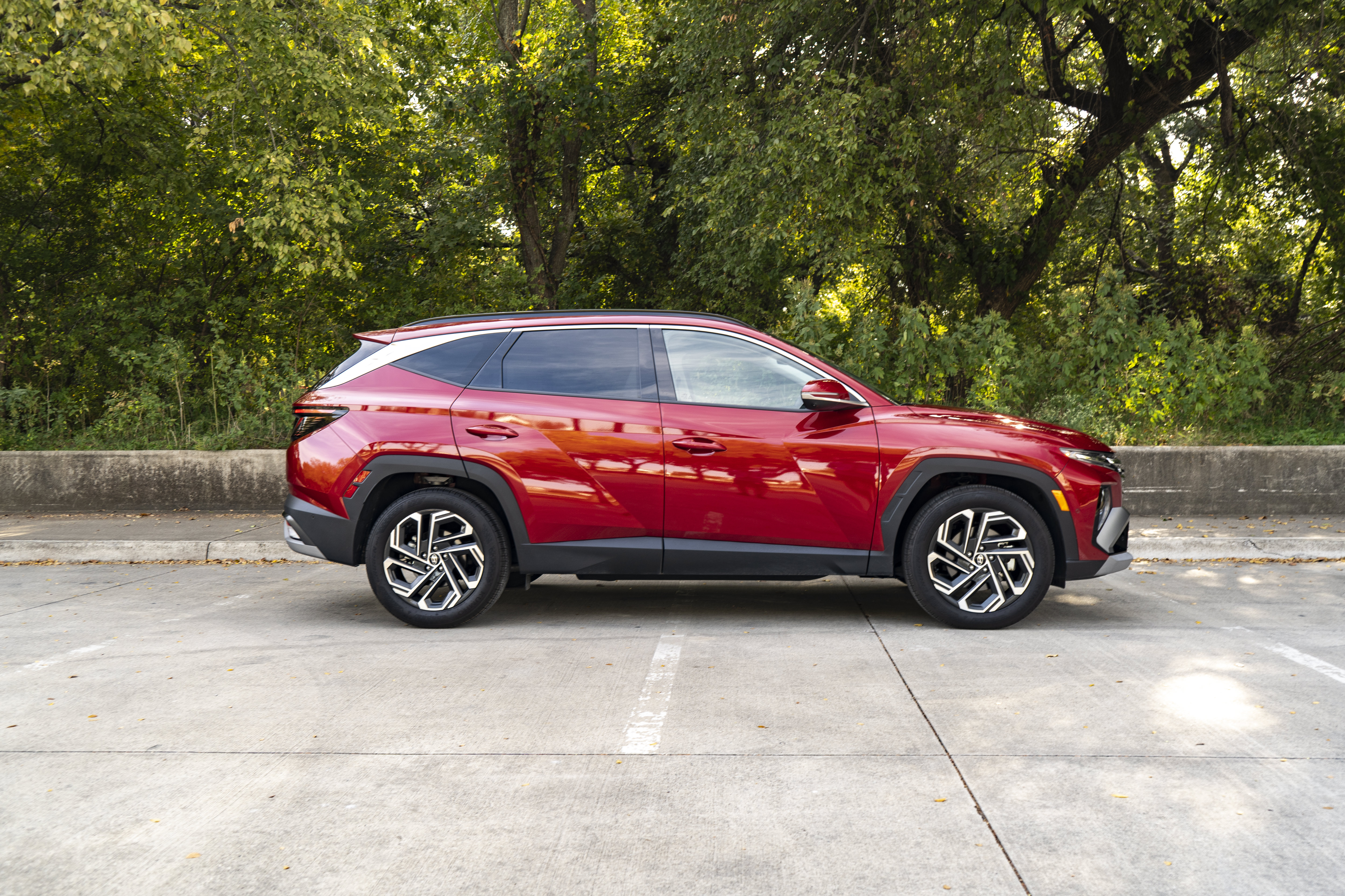 Used 2025 Hyundai Tucson Limited FWD image 10