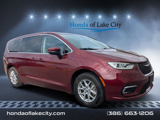 Used 2023 Chrysler Pacifica Touring-L image 1