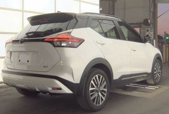 Used 2024 Nissan Kicks SR w/ SR Premium Package FWD image 3