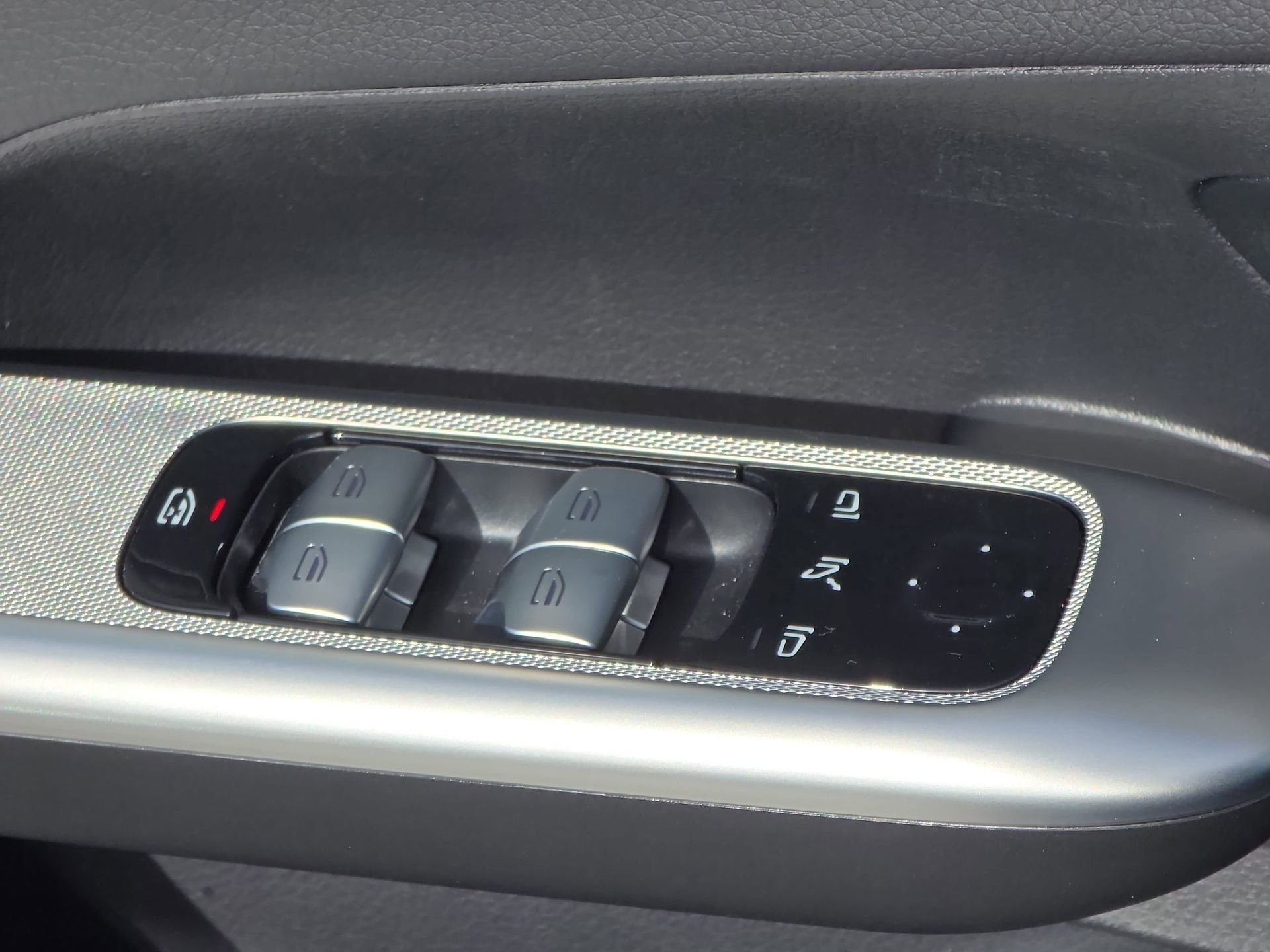 Certified 2025 Mercedes-Benz GLC 300 4MATIC image 27