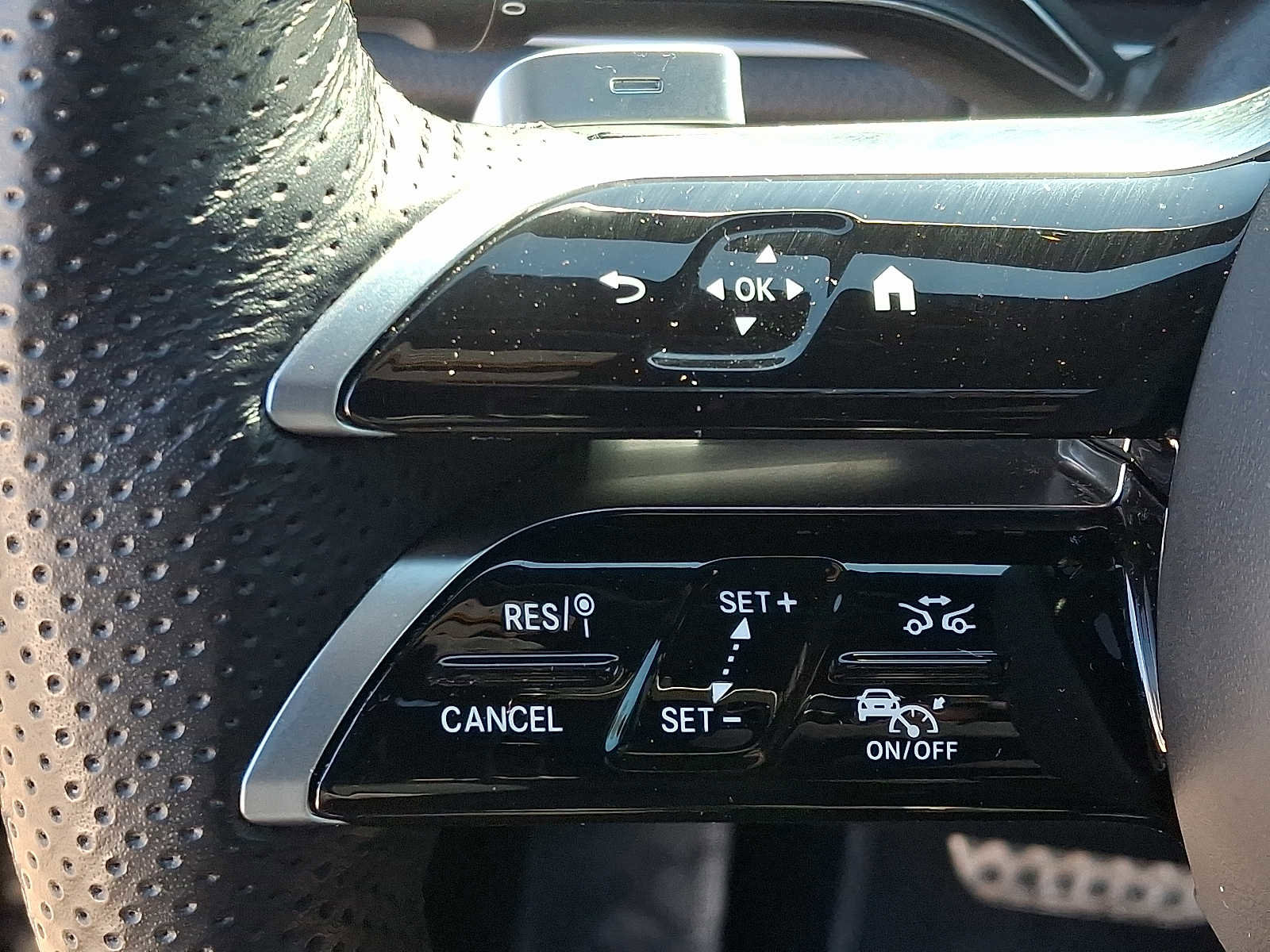 Used 2024 Mercedes-Benz GLS 450 4MATIC image 24