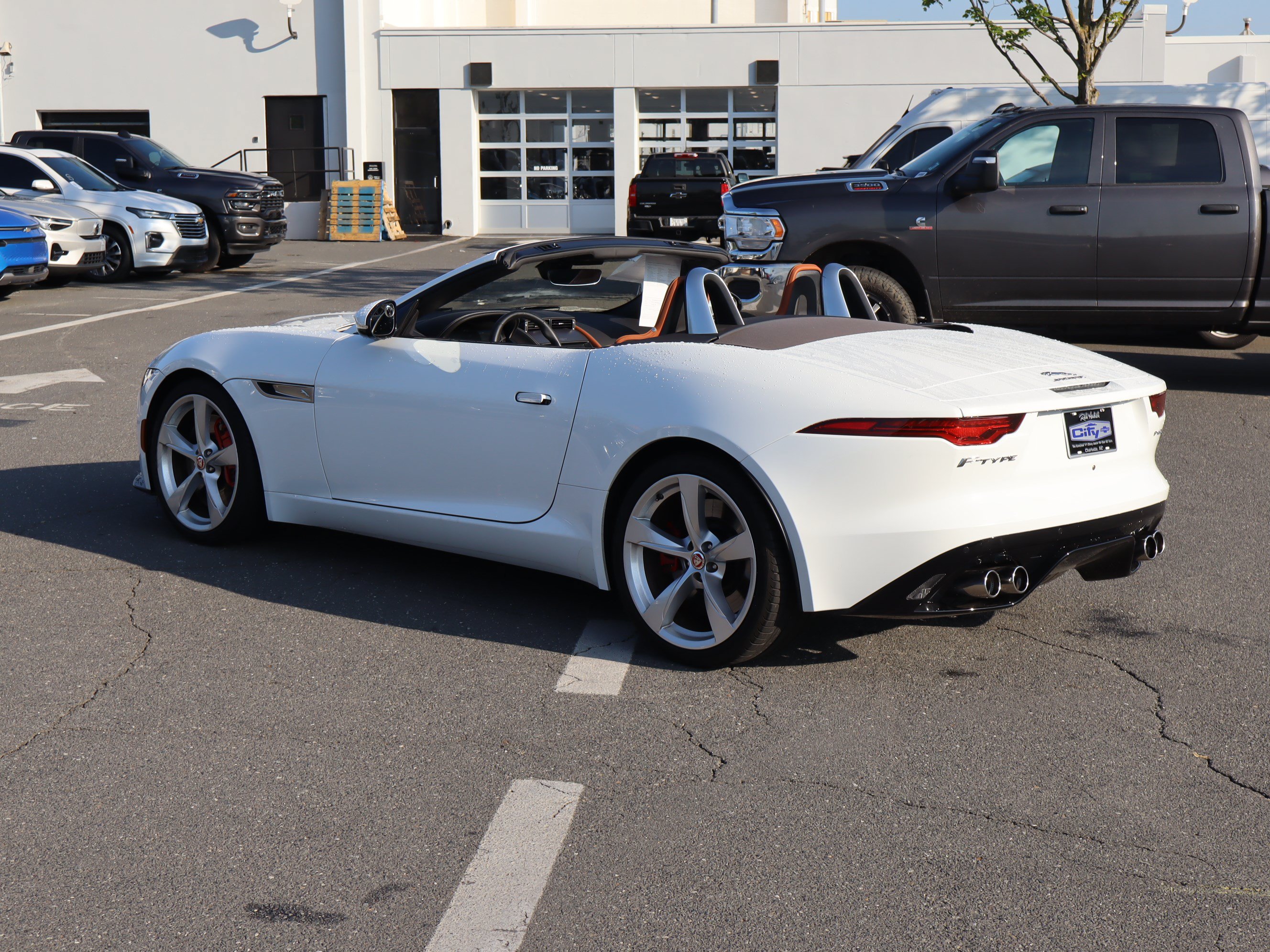 Used 2022 Jaguar F-TYPE Convertible RWD image 8