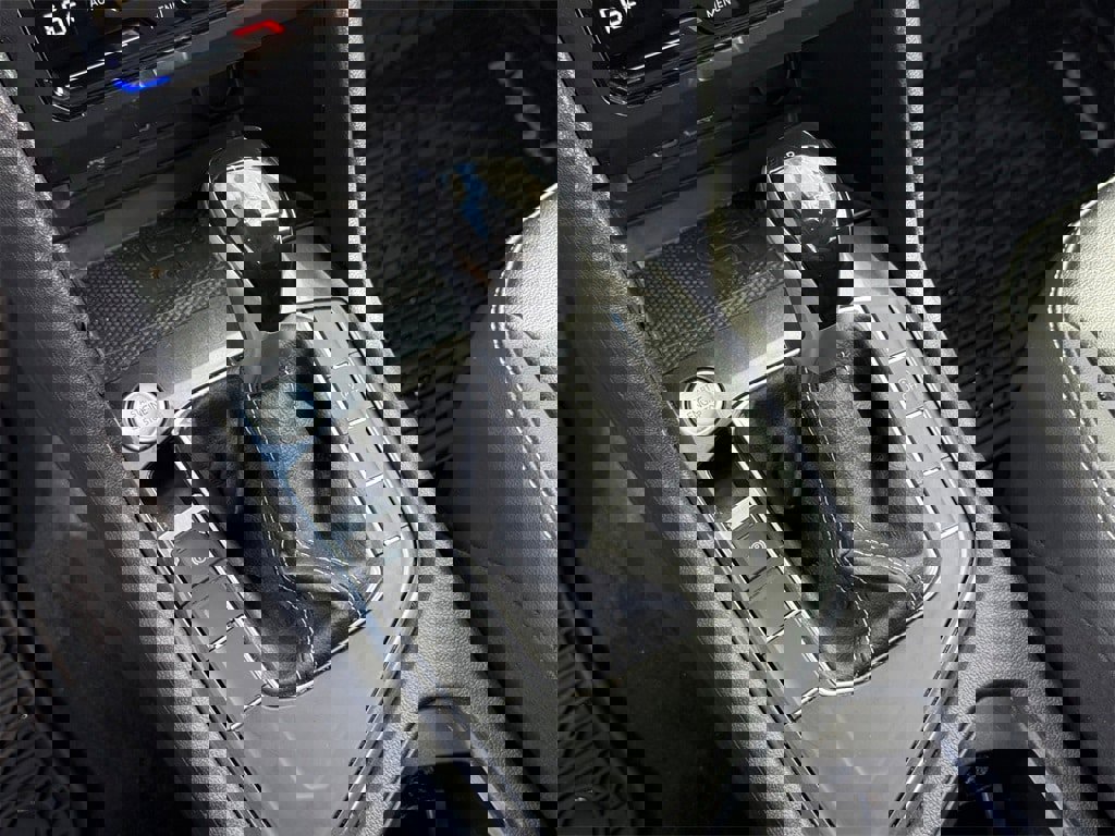 Used 2022 Volkswagen Tiguan SE image 21