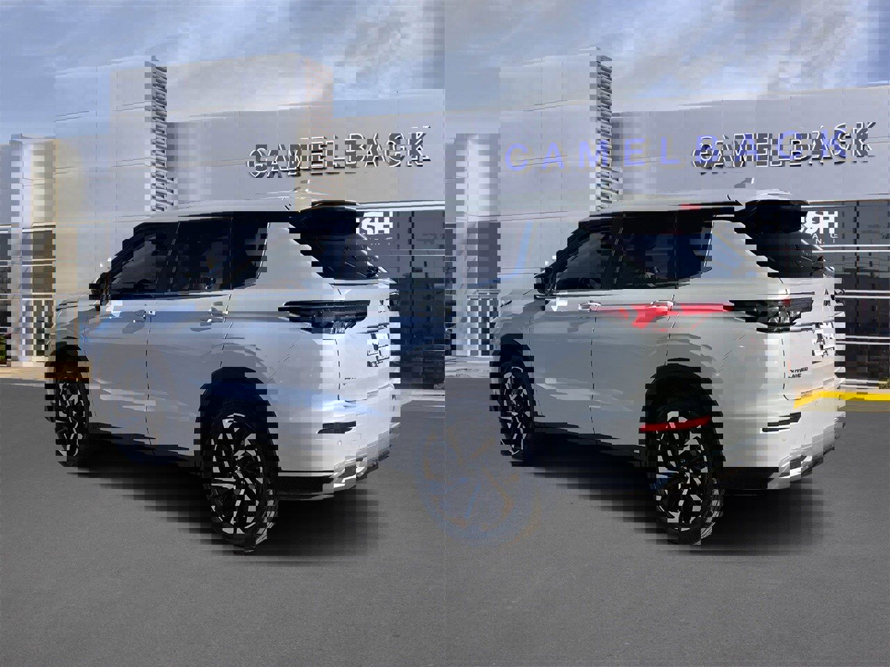 Used 2024 Mitsubishi Outlander SE image 3