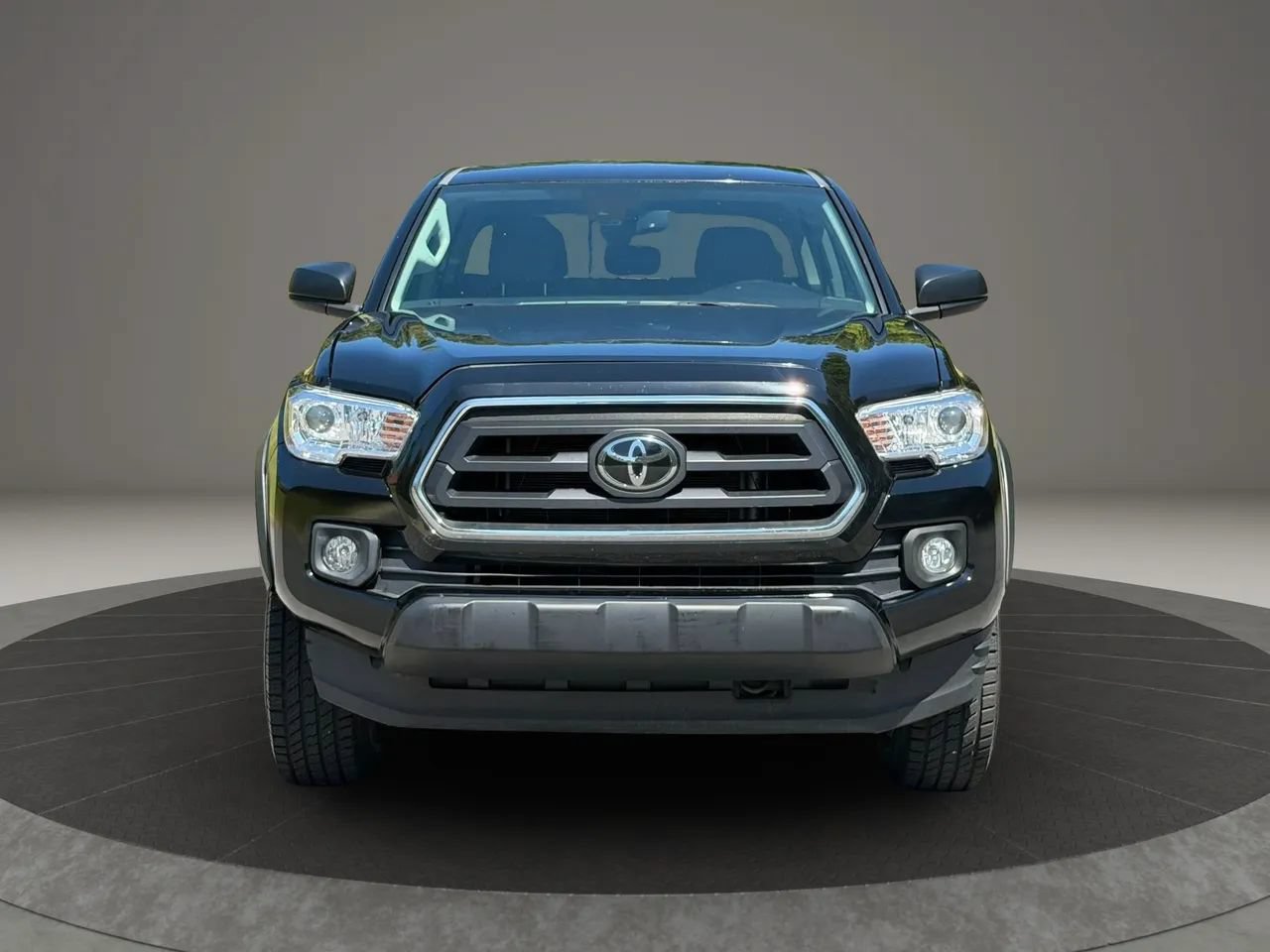 Used 2023 Toyota Tacoma SR5 RWD image 2