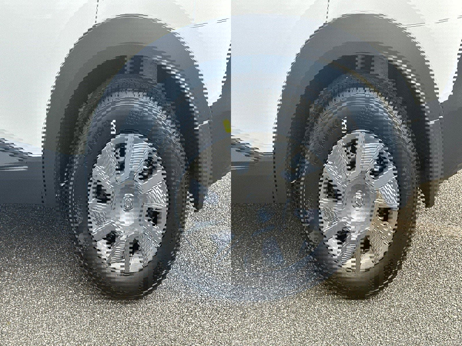 New 2026 Nissan Kicks S image 19