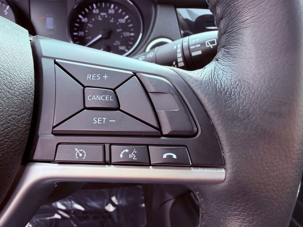 Used 2017 Nissan Rogue SV w/ Midnight Edition Package image 19