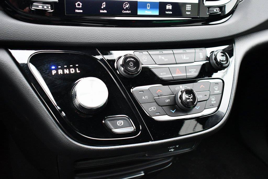 New 2026 Chrysler Voyager LX FWD image 21