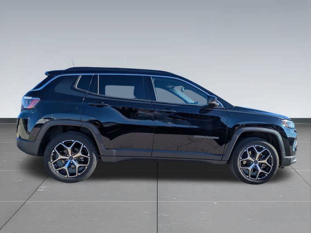 Used 2025 Jeep Compass Limited w/ Sun & Sound Group AWD/4WD image 7