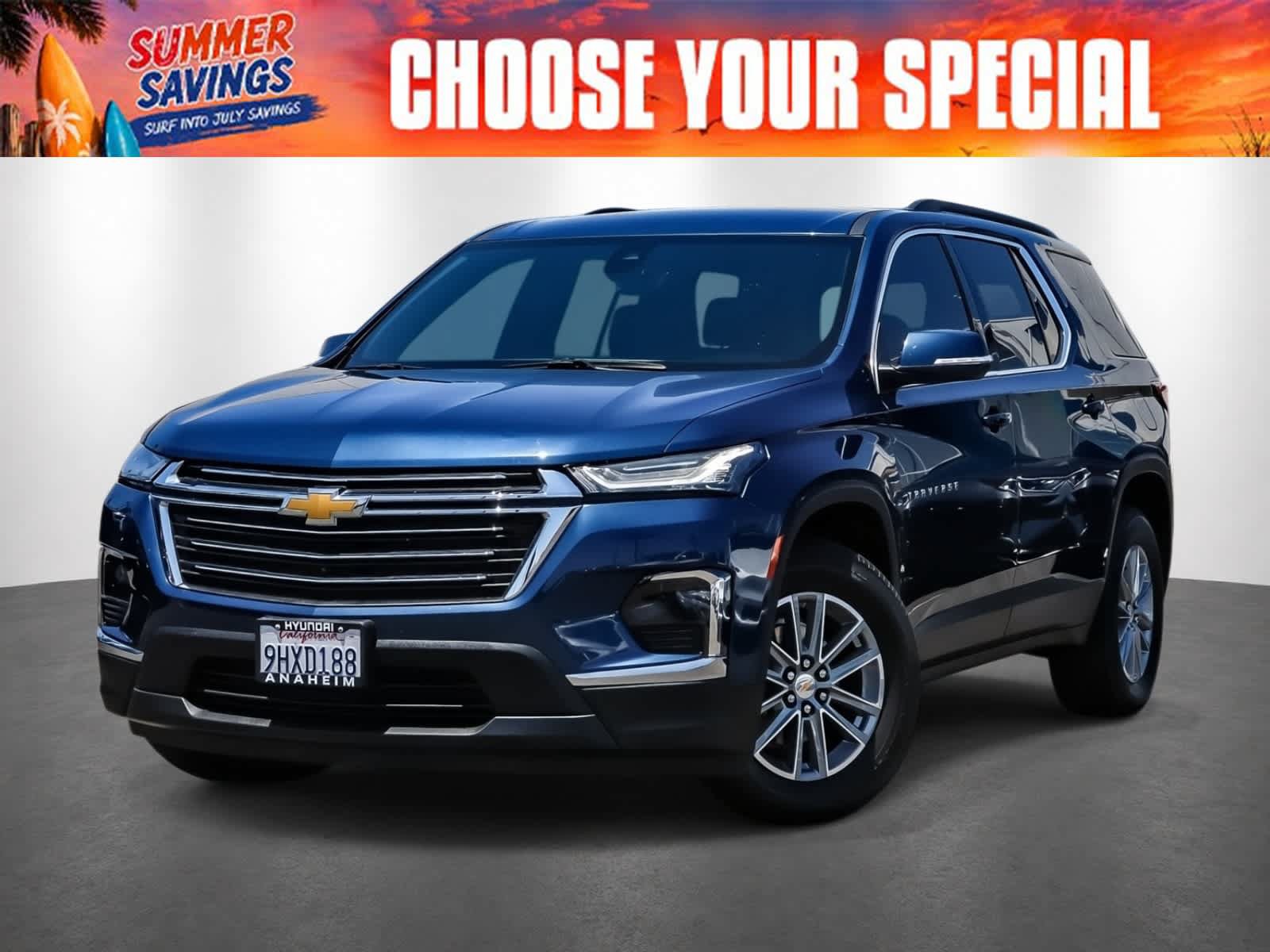 Used 2023 Chevrolet Traverse LT FWD image 1