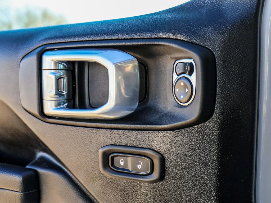 Used 2024 Jeep Wrangler Rubicon image 32