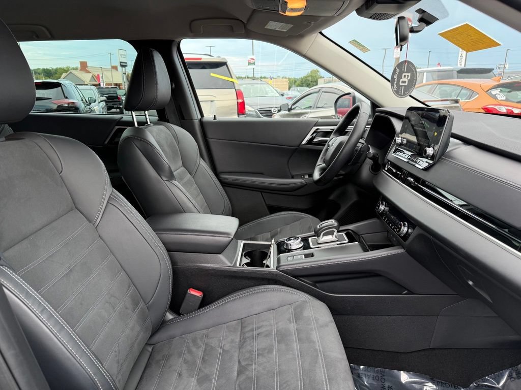 Used 2023 Mitsubishi Outlander SE AWD/4WD image 17