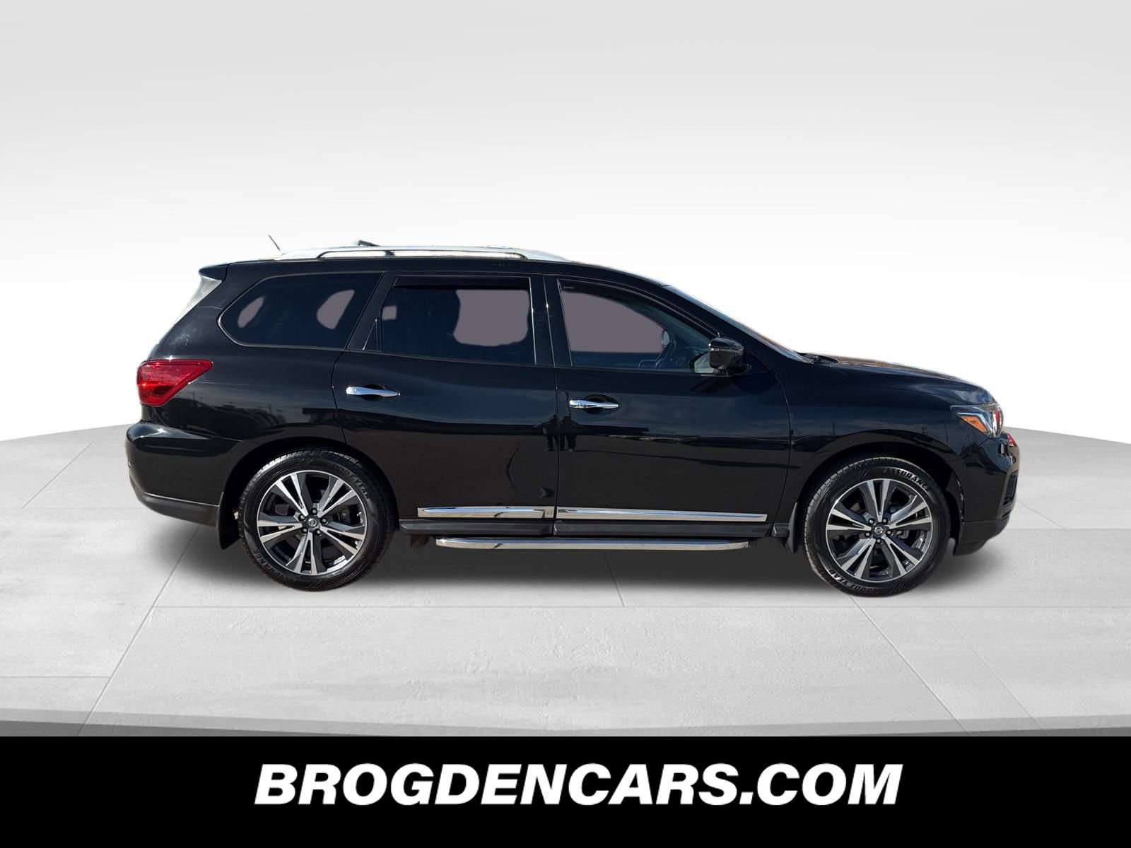 Used 2018 Nissan Pathfinder Platinum image 3