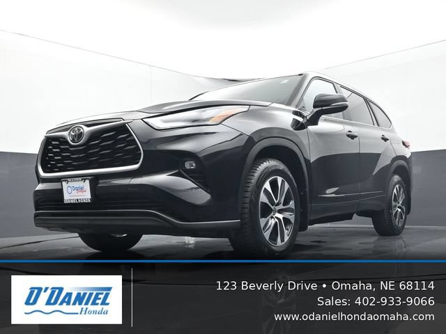 Used 2023 Toyota Highlander XLE AWD/4WD image 9