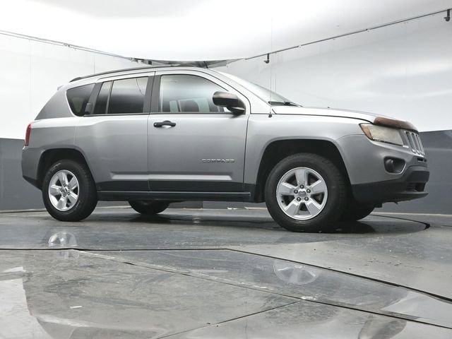 Used 2016 Jeep Compass Sport FWD image 28