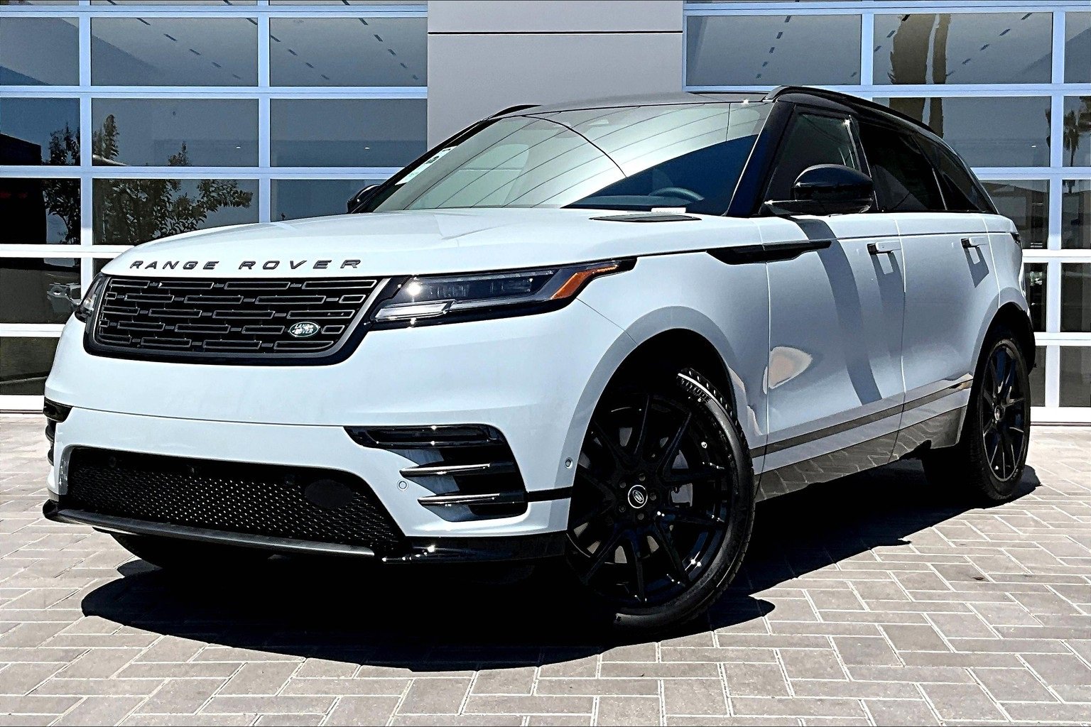 New 2026 Land Rover Range Rover Velar Dynamic SE