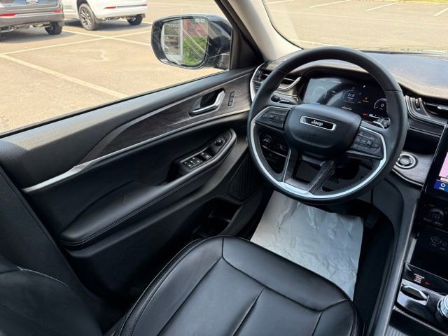Used 2023 Jeep Grand Cherokee L Limited AWD/4WD image 37