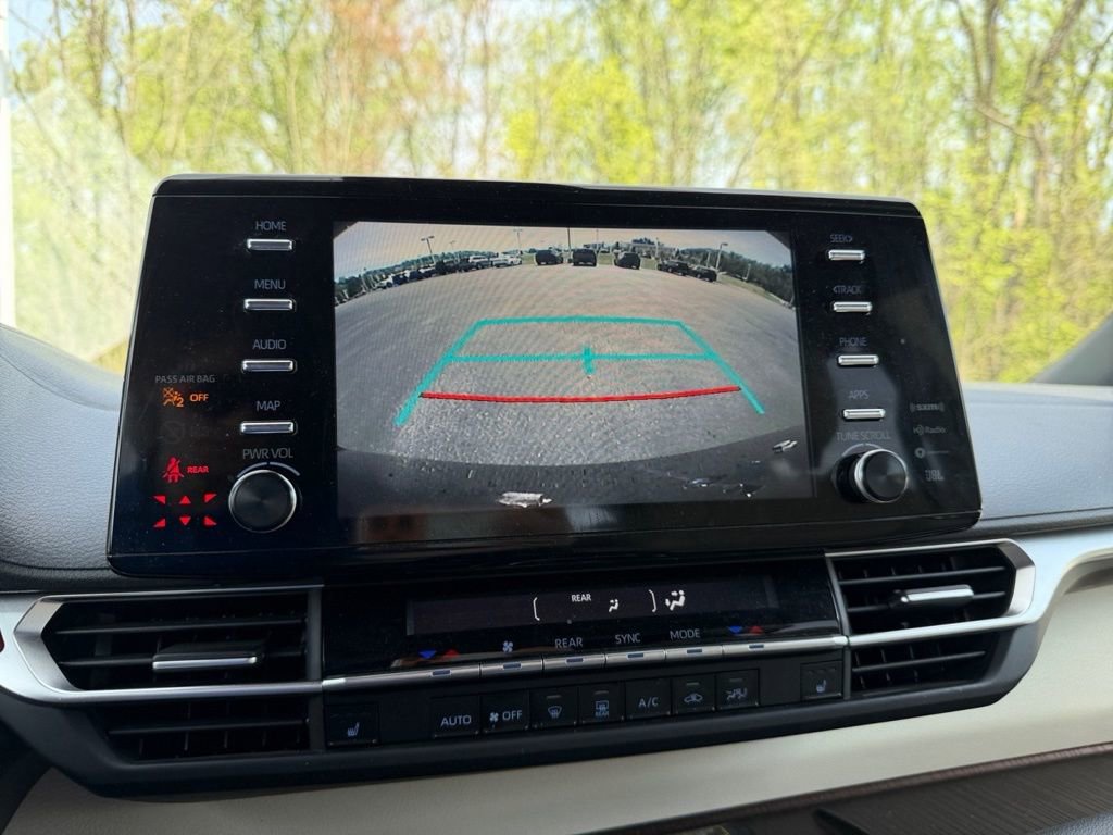 Used 2023 Toyota Sienna XLE w/ XLE Plus Package FWD image 16