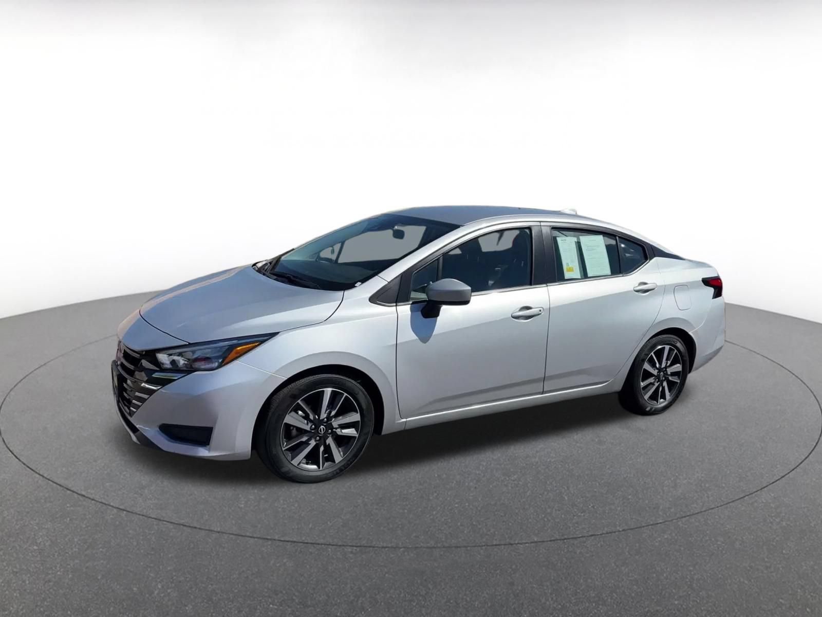 Used 2025 Nissan Versa SV FWD image 7