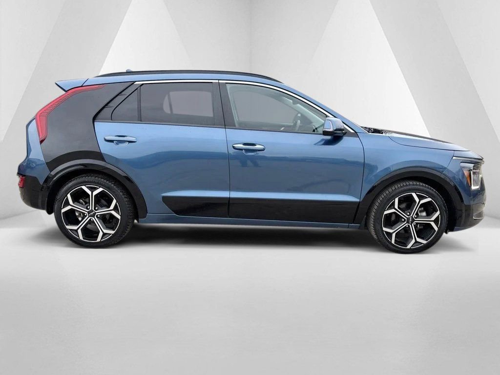 Used 2023 Kia Niro SX Touring image 8