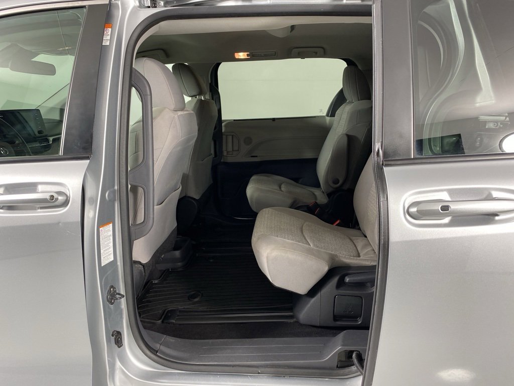 Used 2023 Toyota Sienna LE image 30
