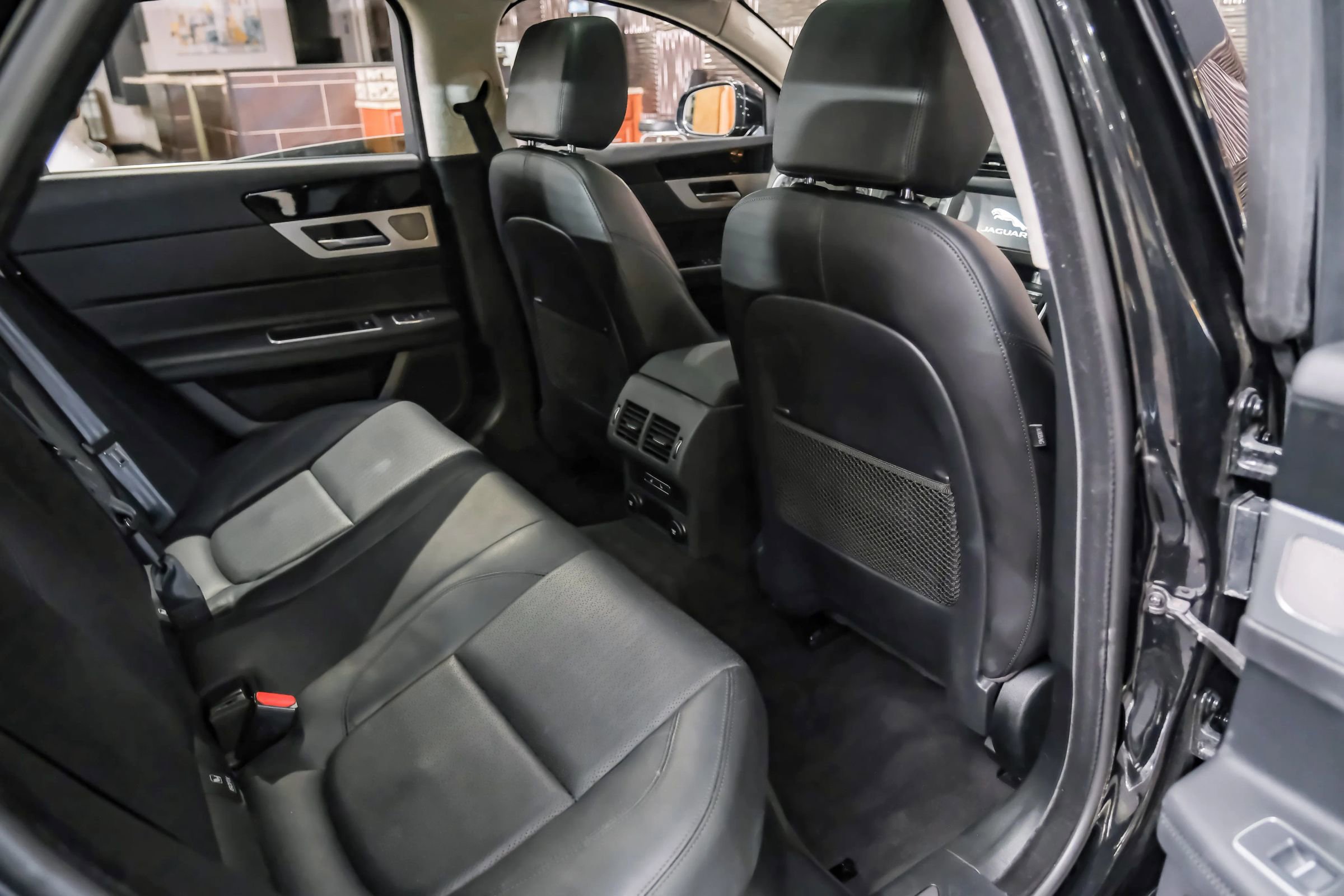 Used 2020 Jaguar XF Prestige RWD image 34